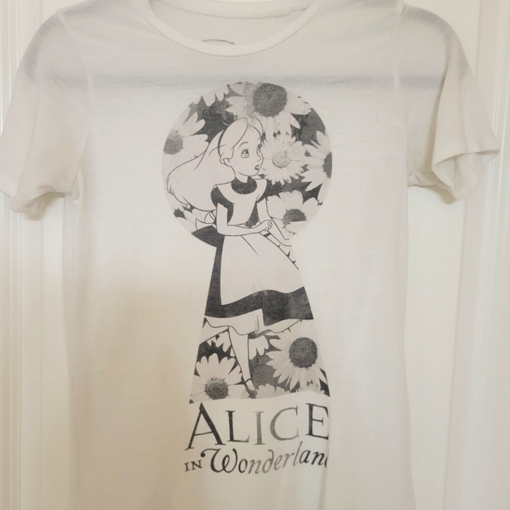 COPY - XS Disney Alice in Wonderland Tee